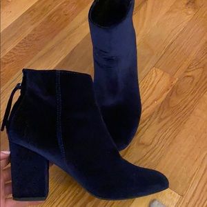 Steve Madden navy velvet boot